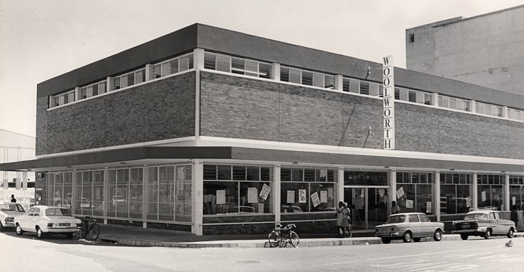 The second Zimbabwean Woolworth store opened in Bulawayo in 1963.  The store frontage was influenced by the latest designs from America, with the single word Woolworth in a projecting vertical sign upwards from fascia to the roof line.