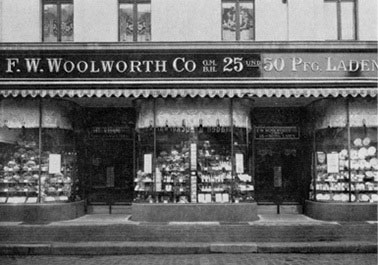 The F. W. Woolworth Co. GmbH 25 und 50 Pfennig fascia the Oberhausen store - one of the large branches catering for City Centre locations. It opened in 1929/30