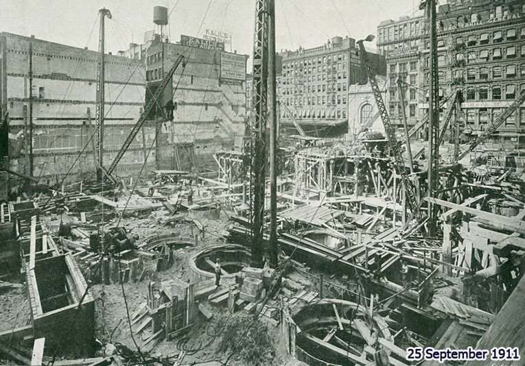 The sinking of the foundation caissons of the Woolworth Building pictured on 25 September 1911 (From 'Engineering' Magazine, 5 January 1917