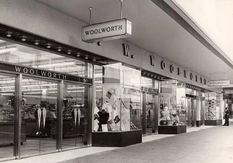 The shop front of the Bulawayo, Zimbabwe store, opened by Woolworths in 1943, would not have looked out of place in Haslemere or Blandford Forum in the UK.  The signage, window treatment and entrance doors were quintessentially British