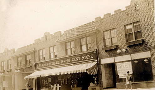 A newly built small American Woolworth Five and Ten Cent Store, which was one of eighty four branches opened in North America during 1923. Like most American real-estate it was leased at a fixed rent for an extended period. Across the Atlantic the British subsidiary favoured Freehold Properties purchased outright wherever possible.