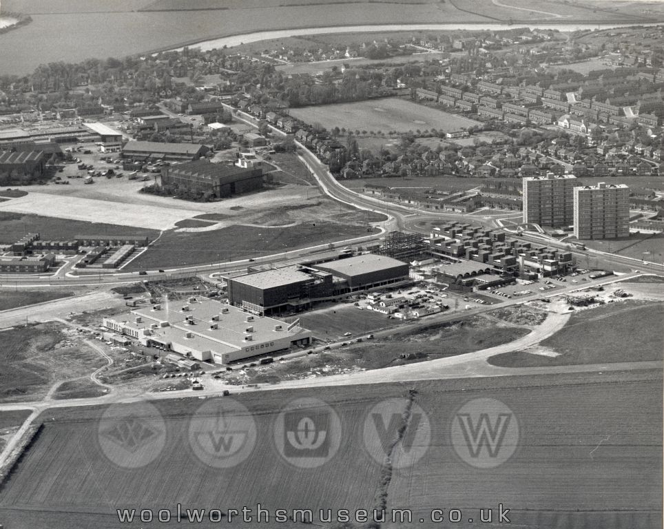 The new town included a multi-storey hotel, a library, health centre, indoor sports arena and lots of civic amenities